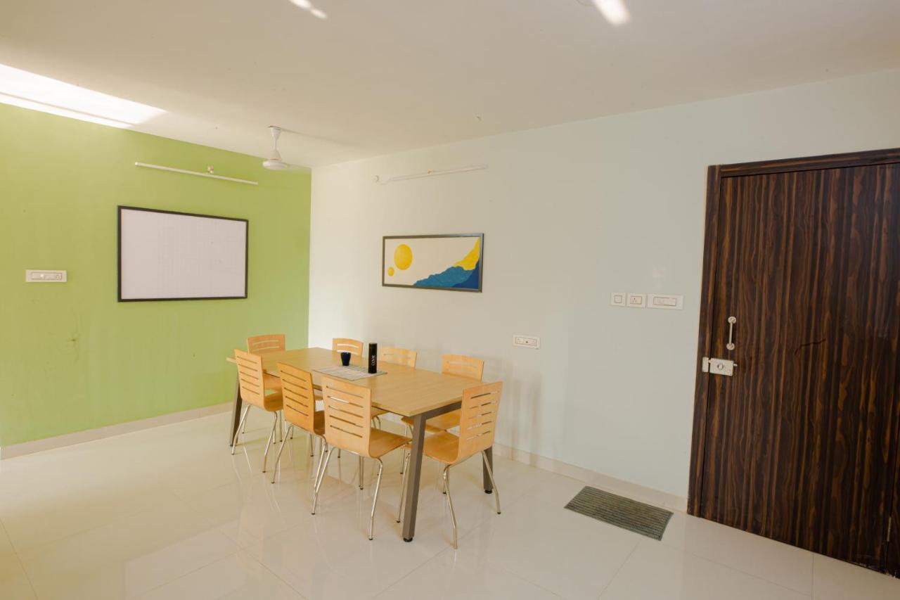 Covie Kharghar 200 Hostel Navi Mumbai Exterior photo